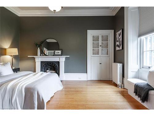 137 Grand Avenue S, Cambridge, ON - Indoor Photo Showing Bedroom