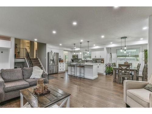 25 Finlayson Drive, Thamesford, ON - Indoor Photo Showing Living Room