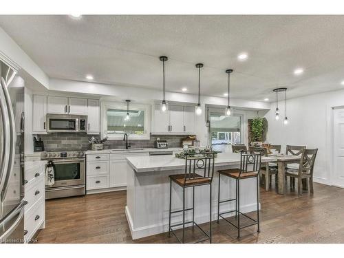 25 Finlayson Drive, Thamesford, ON - Indoor Photo Showing Kitchen With Upgraded Kitchen