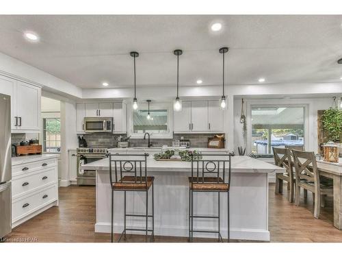 25 Finlayson Drive, Thamesford, ON - Indoor Photo Showing Kitchen With Upgraded Kitchen