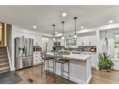 25 Finlayson Drive, Thamesford, ON - Indoor Photo Showing Kitchen With Upgraded Kitchen