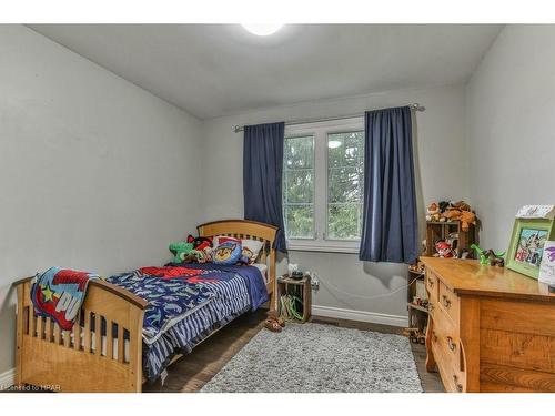 25 Finlayson Drive, Thamesford, ON - Indoor Photo Showing Bedroom