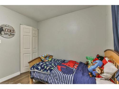 25 Finlayson Drive, Thamesford, ON - Indoor Photo Showing Bedroom