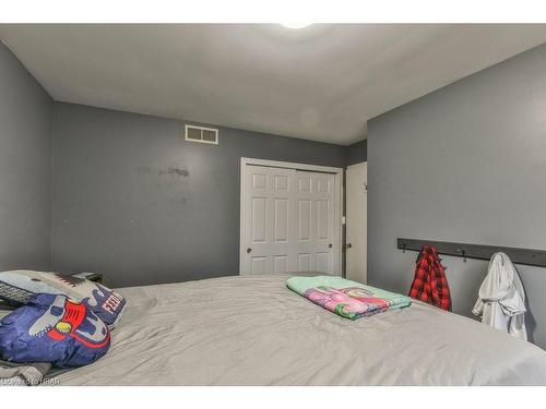 25 Finlayson Drive, Thamesford, ON - Indoor Photo Showing Bedroom