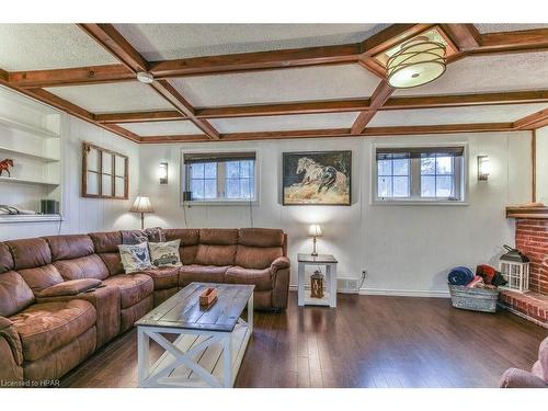 25 Finlayson Drive, Thamesford, ON - Indoor Photo Showing Living Room