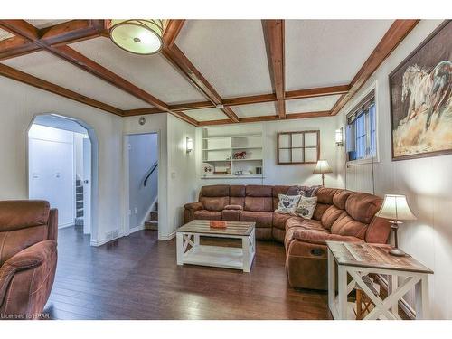 25 Finlayson Drive, Thamesford, ON - Indoor Photo Showing Living Room