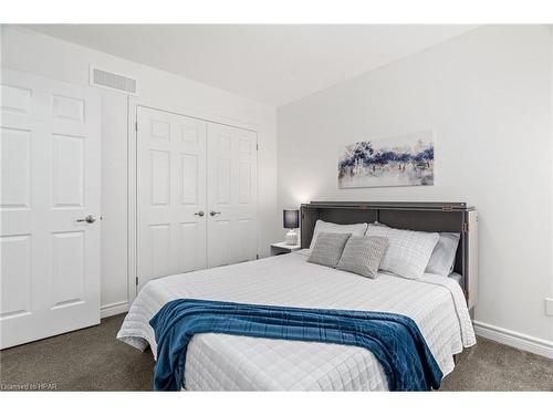 198 Lake Breeze Drive, Ashfield-Colborne-Wawanosh, ON - Indoor Photo Showing Bedroom