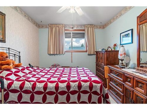 71 Orchard Street, Exeter, ON - Indoor Photo Showing Bedroom