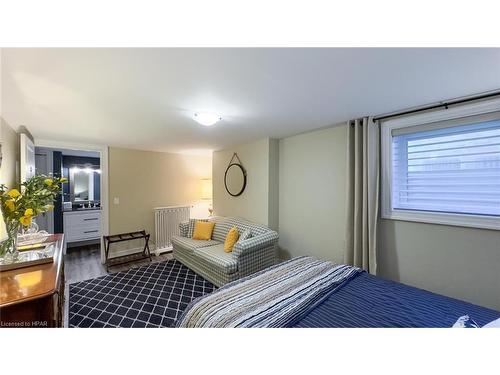 100-5 Cobourg Street, Goderich, ON - Indoor Photo Showing Bedroom