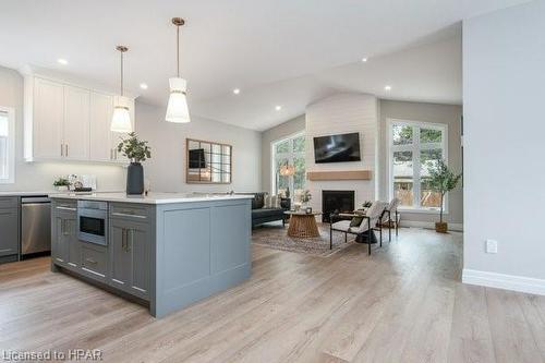 6 Diamond Street, Tavistock, ON - Indoor Photo Showing Kitchen With Upgraded Kitchen