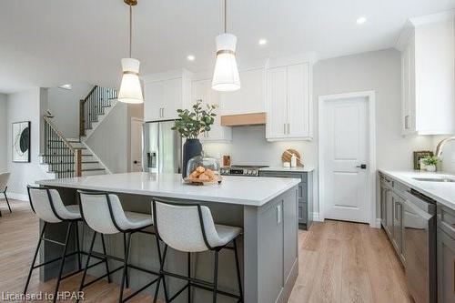 6 Diamond Street, Tavistock, ON - Indoor Photo Showing Kitchen With Upgraded Kitchen