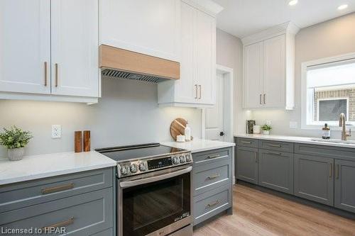 6 Diamond Street, Tavistock, ON - Indoor Photo Showing Kitchen With Upgraded Kitchen