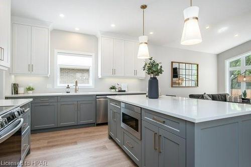 6 Diamond Street, Tavistock, ON - Indoor Photo Showing Kitchen With Upgraded Kitchen