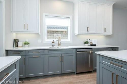 6 Diamond Street, Tavistock, ON - Indoor Photo Showing Kitchen With Upgraded Kitchen