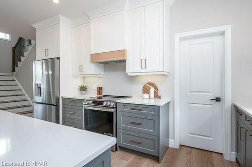 6 Diamond Street, Tavistock, ON - Indoor Photo Showing Kitchen With Upgraded Kitchen