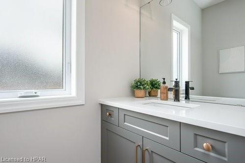 6 Diamond Street, Tavistock, ON - Indoor Photo Showing Bathroom