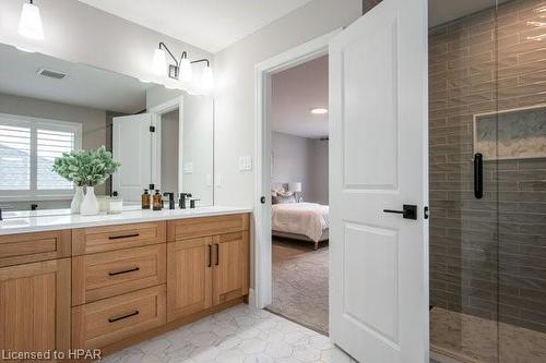 6 Diamond Street, Tavistock, ON - Indoor Photo Showing Bathroom