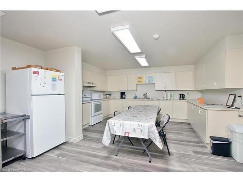 104-22 St. Andrew Street N, St. Marys, ON - Indoor Photo Showing Kitchen