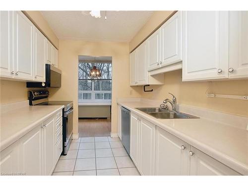 104-22 St. Andrew Street N, St. Marys, ON - Indoor Photo Showing Kitchen With Double Sink