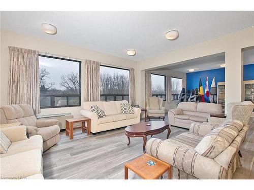 104-22 St. Andrew Street N, St. Marys, ON - Indoor Photo Showing Living Room