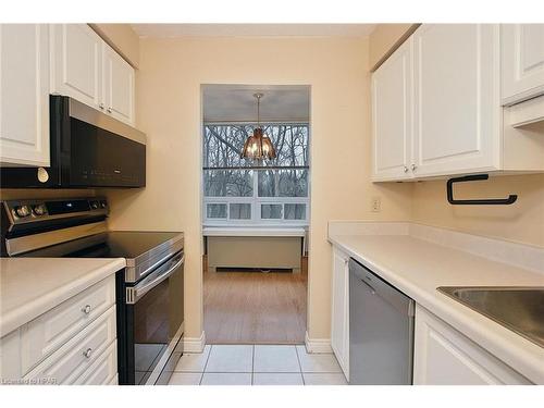 104-22 St. Andrew Street N, St. Marys, ON - Indoor Photo Showing Kitchen