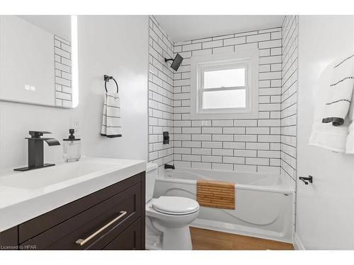 161 Smith St, Monkton, ON - Indoor Photo Showing Bathroom