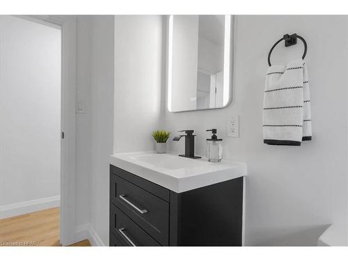 161 Smith St, Monkton, ON - Indoor Photo Showing Bathroom