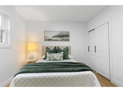 161 Smith St, Monkton, ON - Indoor Photo Showing Bedroom