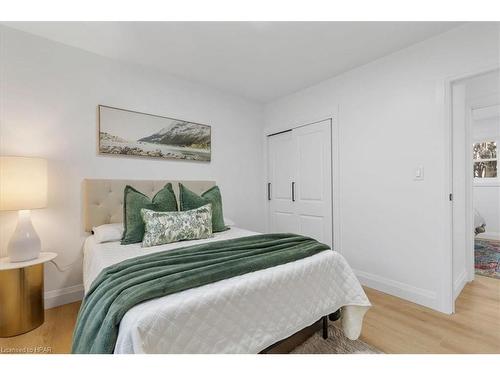 161 Smith St, Monkton, ON - Indoor Photo Showing Bedroom