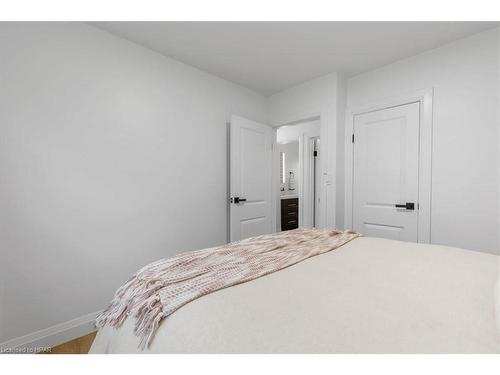 161 Smith St, Monkton, ON - Indoor Photo Showing Bedroom