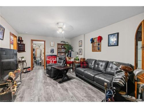 116 Quebec Street, Goderich, ON - Indoor Photo Showing Living Room