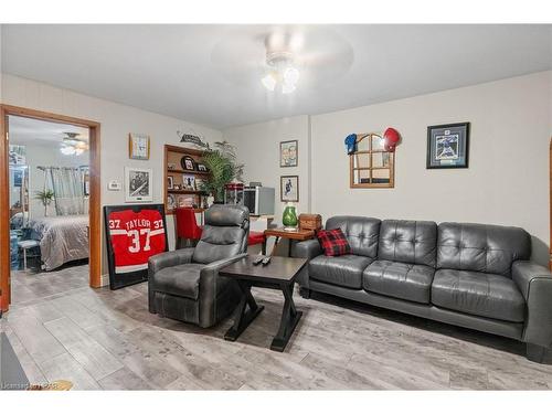 116 Quebec Street, Goderich, ON - Indoor Photo Showing Living Room