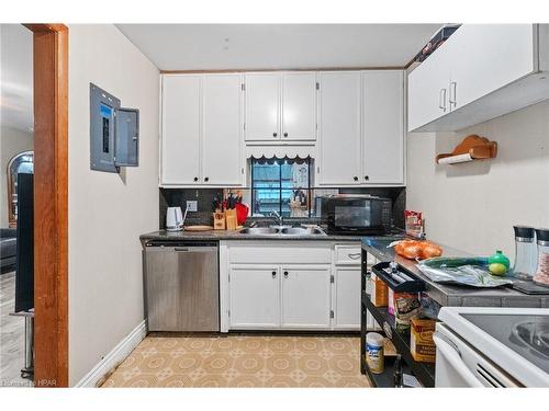 116 Quebec Street, Goderich, ON - Indoor Photo Showing Kitchen With Double Sink