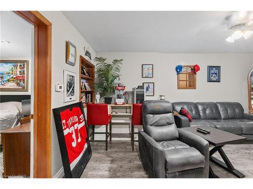 116 Quebec Street, Goderich, ON - Indoor Photo Showing Living Room