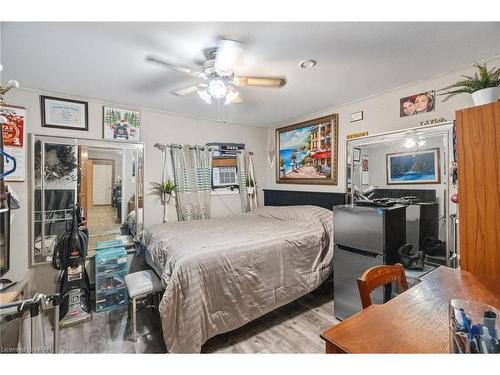 116 Quebec Street, Goderich, ON - Indoor Photo Showing Bedroom