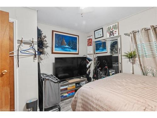 116 Quebec Street, Goderich, ON - Indoor Photo Showing Bedroom