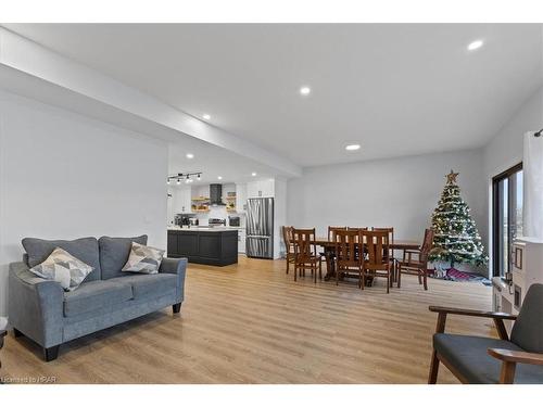 793 Bryans Drive, Brussels, ON - Indoor Photo Showing Living Room