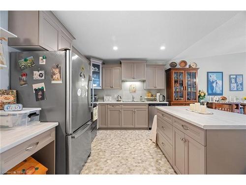 45 Devon Drive, Exeter, ON - Indoor Photo Showing Kitchen