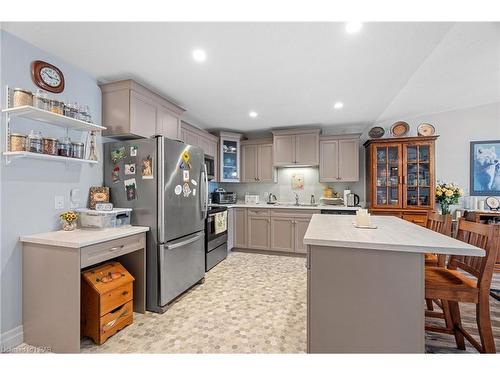 45 Devon Drive, Exeter, ON - Indoor Photo Showing Kitchen