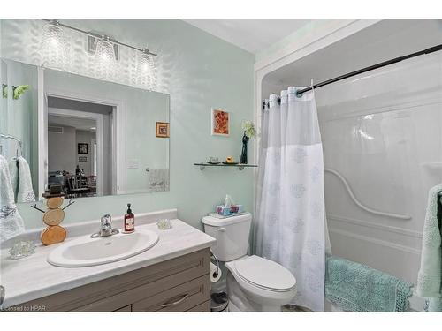 45 Devon Drive, Exeter, ON - Indoor Photo Showing Bathroom