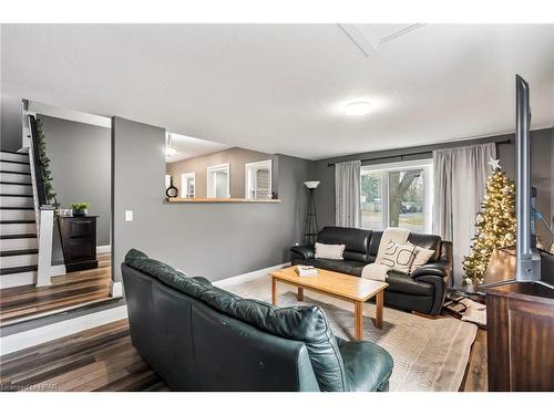 53 Robertson Street, Harriston, ON - Indoor Photo Showing Living Room