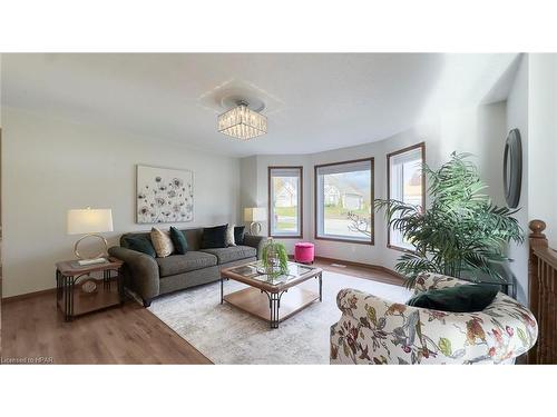 76 Napier Street, Mitchell, ON - Indoor Photo Showing Living Room