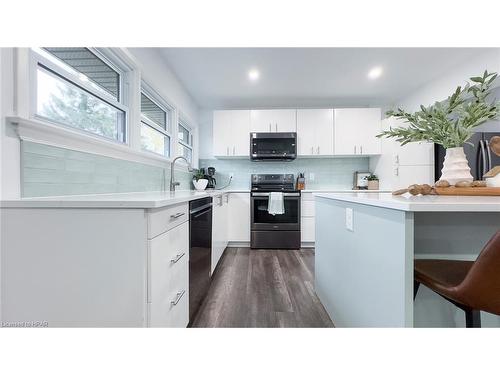 943 Dearness Drive, London, ON - Indoor Photo Showing Kitchen