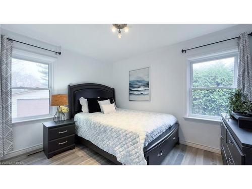 943 Dearness Drive, London, ON - Indoor Photo Showing Bedroom