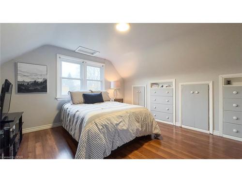 943 Dearness Drive, London, ON - Indoor Photo Showing Bedroom