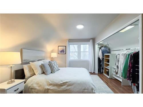 943 Dearness Drive, London, ON - Indoor Photo Showing Bedroom