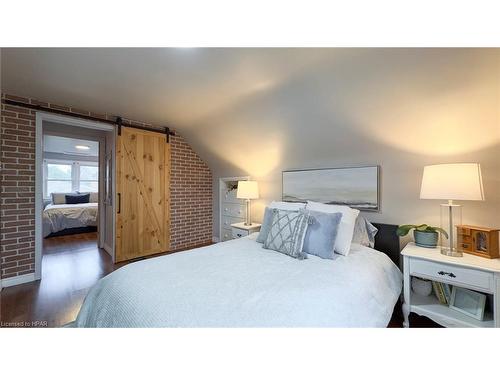 943 Dearness Drive, London, ON - Indoor Photo Showing Bedroom