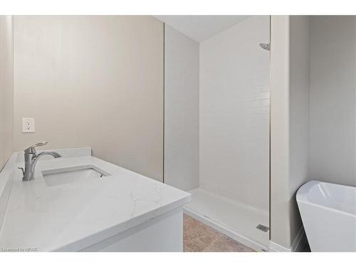 42 Avery Place, Milverton, ON - Indoor Photo Showing Bathroom