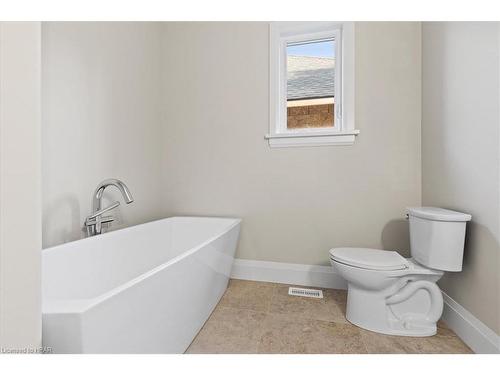 42 Avery Place, Milverton, ON - Indoor Photo Showing Bathroom