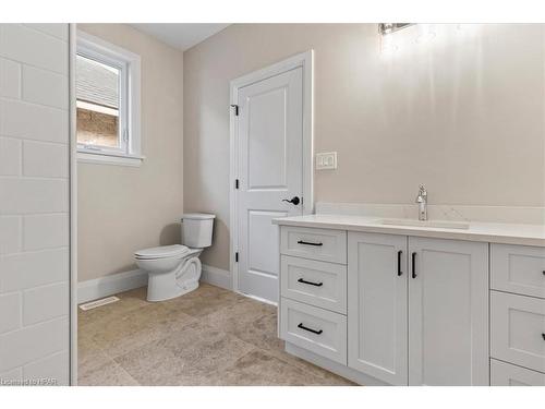 42 Avery Place, Milverton, ON - Indoor Photo Showing Bathroom